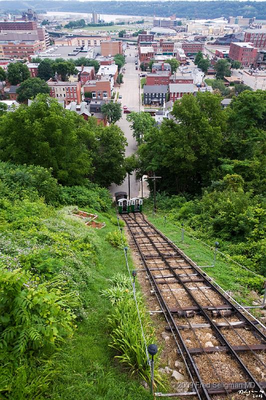 20080717_182152 D3-2 P 2400x4200.jpg - Funicular, Dubuque